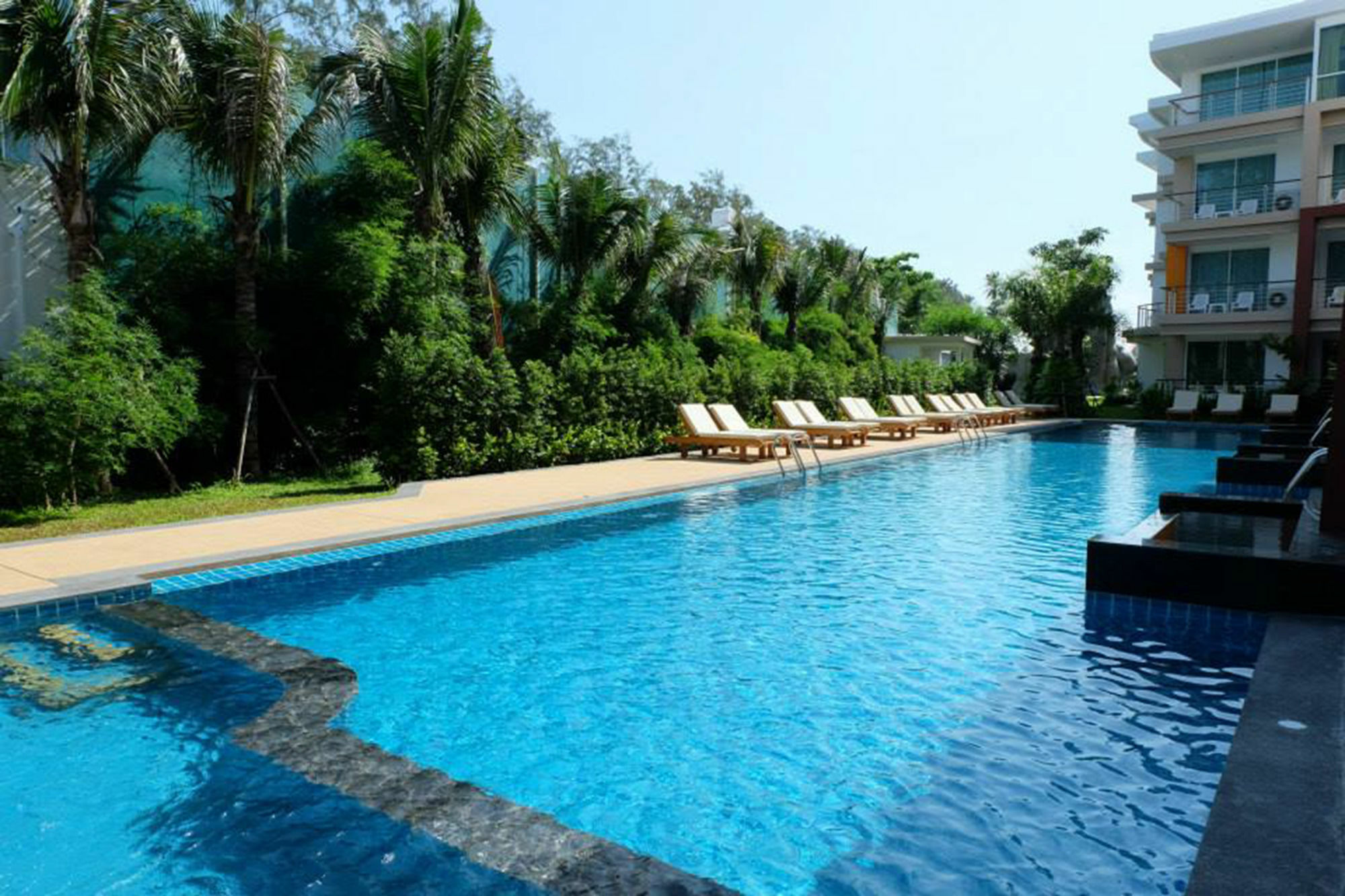 Phuket kata resotel pool access